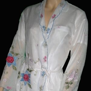 Victoria's Secret White Embroidered Robe Medium